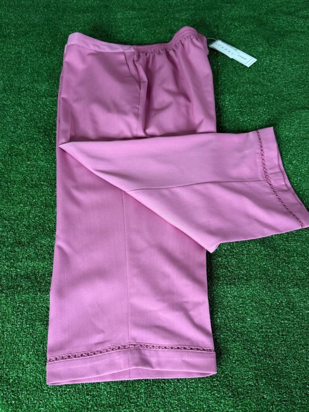 Alfred Dunner Deep Rose Capri Pants Classic Fit Woven Detail Size 16 NWT